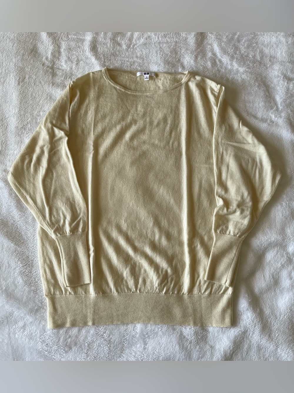 Uniqlo Women's Light Yellow Crewneck Sweater